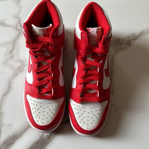 Red Nike Dunk High (GS) - Picture 2 of 9